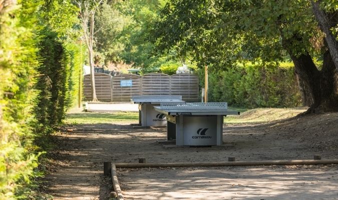 Camping avec terrain de pétanque, volleyball, tennis de table proche nice